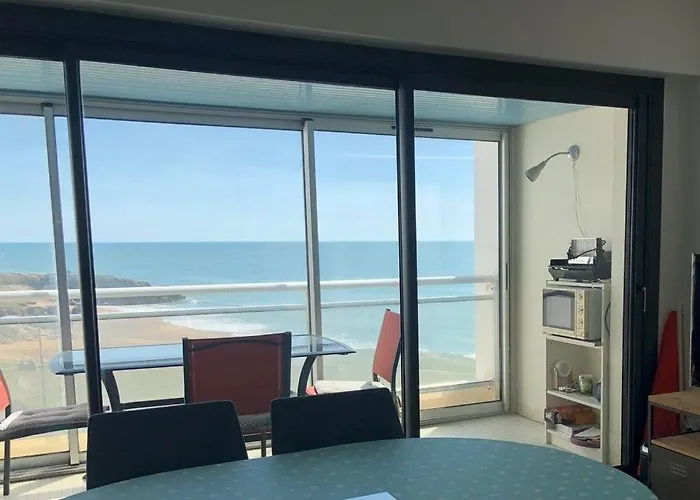 Le Panorama De La Corniche *